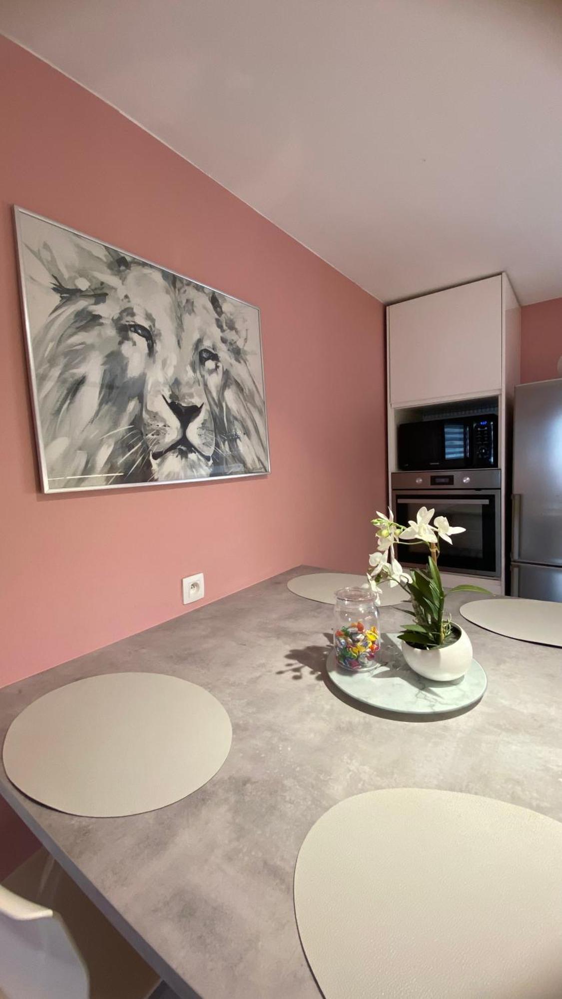 Next2Airport - Appartement House Of Lions Ransart Dış mekan fotoğraf
